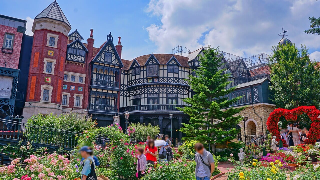 Buildings and gardens at Shiroi Koibito Park