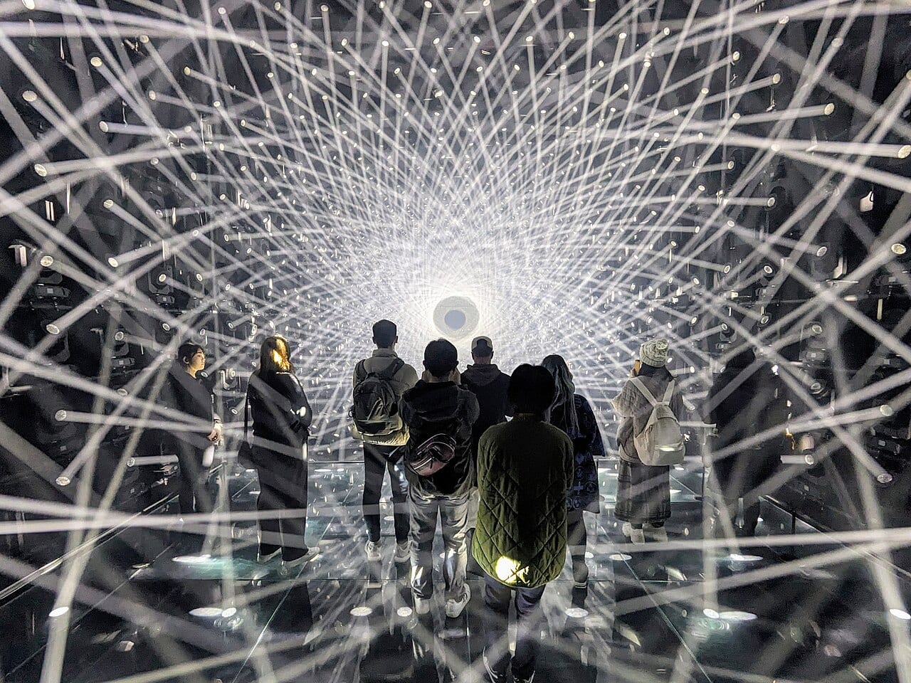 아자부다이 힐즈 teamLab Borderless의 빛 조형 작품